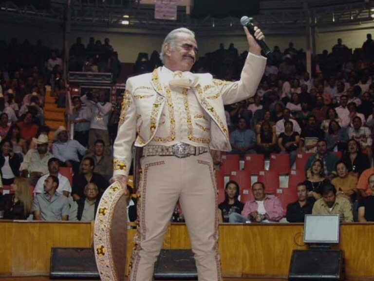 ES CAPTADO VICENTE FERNÁNDEZ DEJANDO EL HOSPITAL EN EL QUE SE ENCONTRABA INTERNADO.