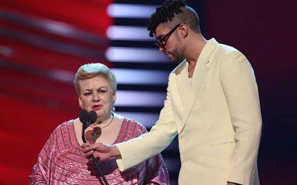 Premio Inutil ROMPE EN LLANTO PAQUITA LA DEL BARRIO EN PREMIOS BILLBOARD Y LLAMA ...