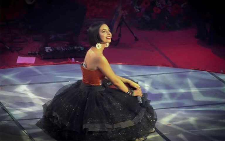 ÁNGELA AGUILAR HABLÓ SOBRE LO QUE SINTIÓ AL QUEDASE SIN FALDA EN UN CONCIERTO