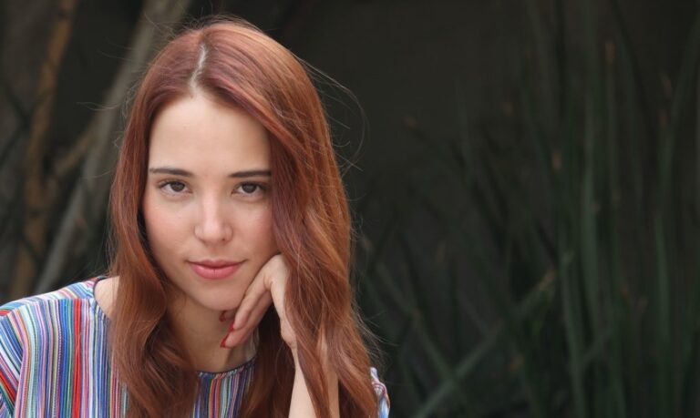 CON «LOCURAS», MAJO AGUILAR RENUEVA EL MARIACHI.