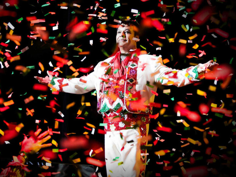 JUAN GABRIEL: LAS RECIENTES CONTROVERSIAS DE SU FAMILIA Y SU REGRESO A LA MÚSICA EN SU SEXTO ANIVERSARIO LUCTUOSO