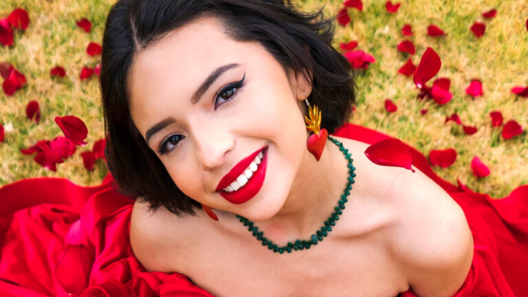 ÁNGELA AGUILAR: SU EVOLUCIÓN MUSICAL DESDE QUE CANTABA CON SU ABUELO HASTA SU ÚLTIMO ÁLBUM