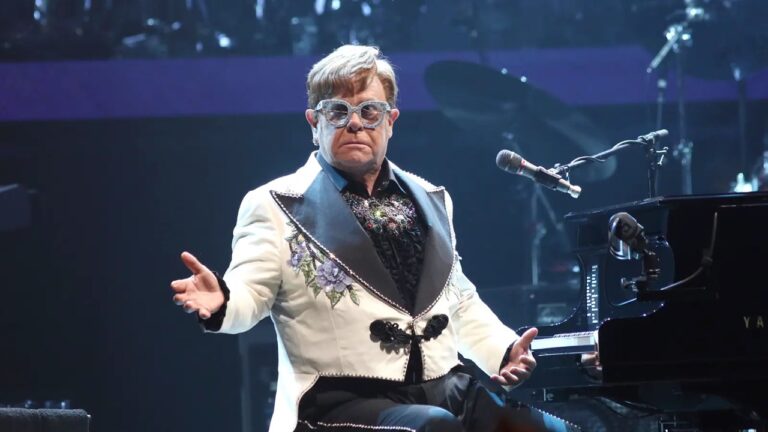 DUA LIPA SE UNE AL CONCIERTO DESPEDIDA DE ELTON JOHN PARA CANTAR JUNTOS ‘COLD HEART’