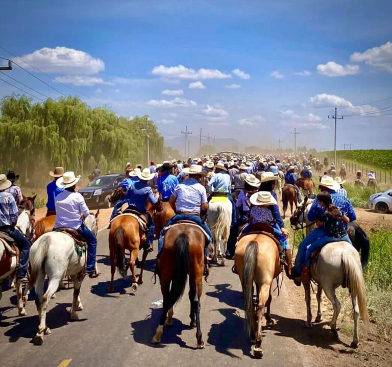 Cabalgata de Fiestas Patronales de Santa Ana: Más de 1000 cabalgantes se unen en una celebración llena de alegría y tradición