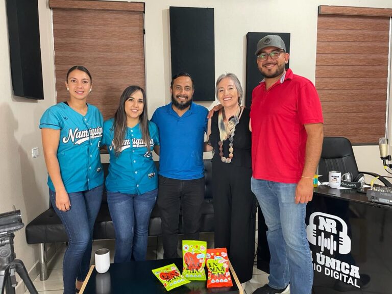Encuentro Emocionante en «Mi Tierra Linda» con las Estrellas del Softball, Literatura y Música Local