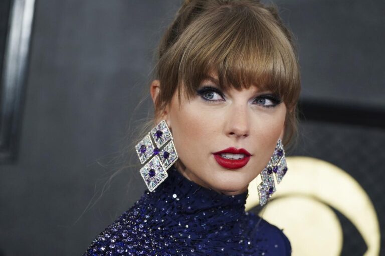 Estudiante que rastrea vuelos privados de Taylor Swift responde a las amenazas