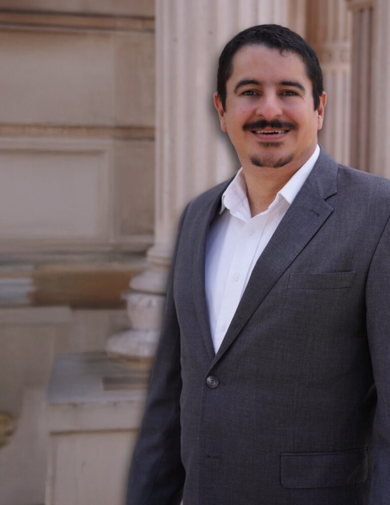 Edgar Chaparro Venzor, candidato a Juez Penal del Distrito Benito Juárez, visita Óptica Política