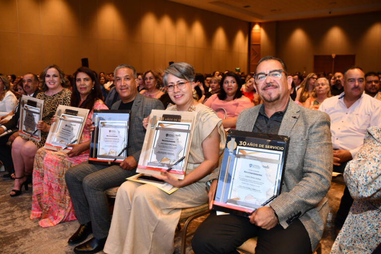 Reconoce Estado a docentes del subsistema estatal por antigüedad