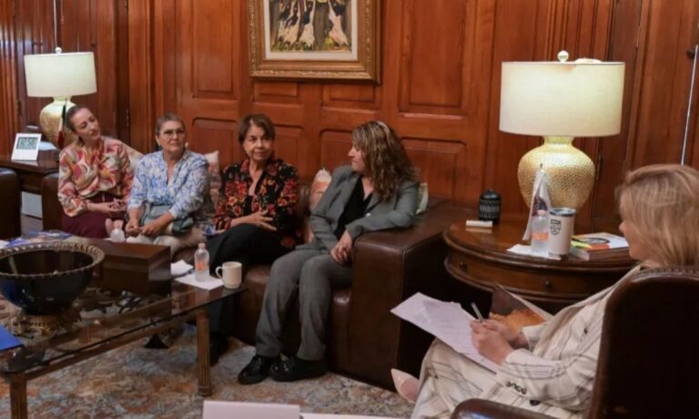 Maru Campos se reúne con activistas y representantes de colectivos de mujeres