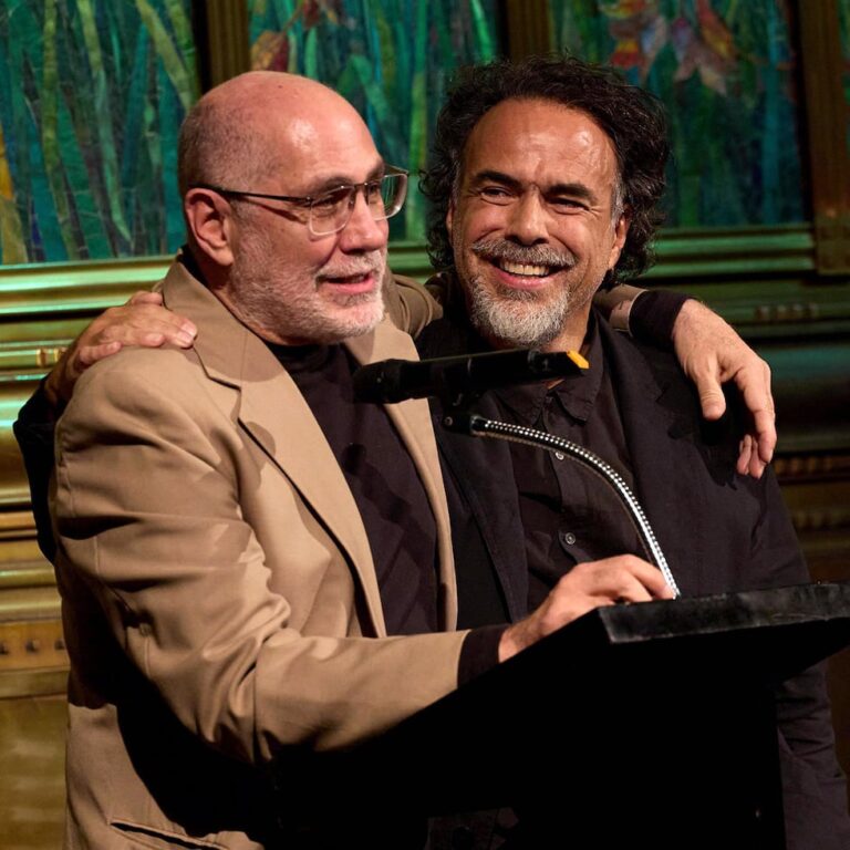 “Reencuentro Fraternal: Iñárritu y Arriaga Sellan Su Paz en Bellas Artes”
