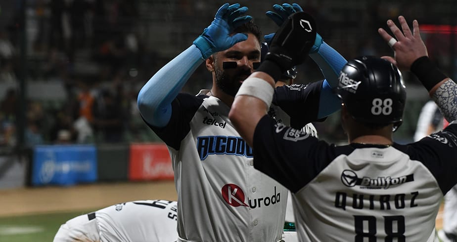 Leo Heras impulsa la victoria de Guasave en un duelo lleno de dramatismo