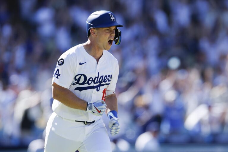 “Épica remontada: los Los Angeles Dodgers se coronan bicampeones tras vencer a los Toronto Blue Jays 5-4 en 11 entradas”