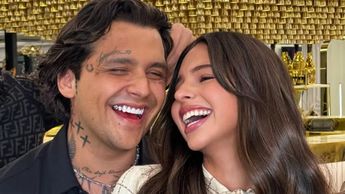 Entre escenarios y aeropuertos: Christian Nodal acompaña a Ángela Aguilar en plena gira