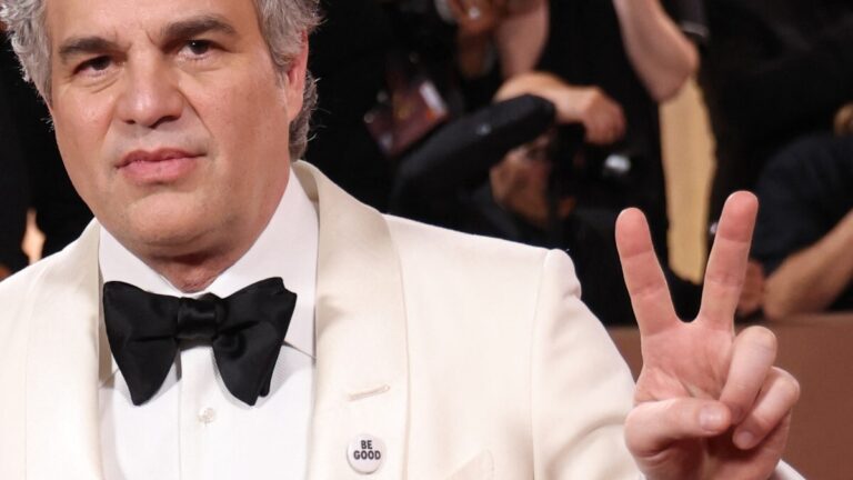 Mark Ruffalo irrumpe en los Globos de Oro con un mensaje político contra Donald Trump