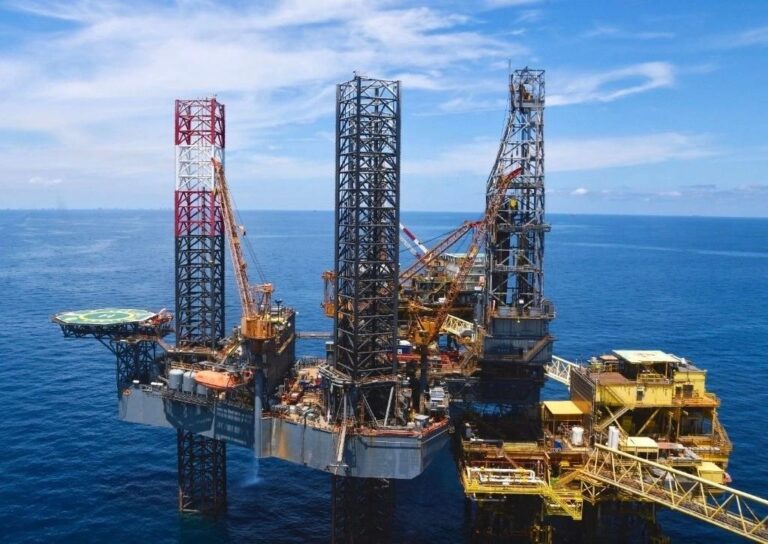 Petróleo mexicano rompe la barrera de los 100 dólares en medio de tensión global