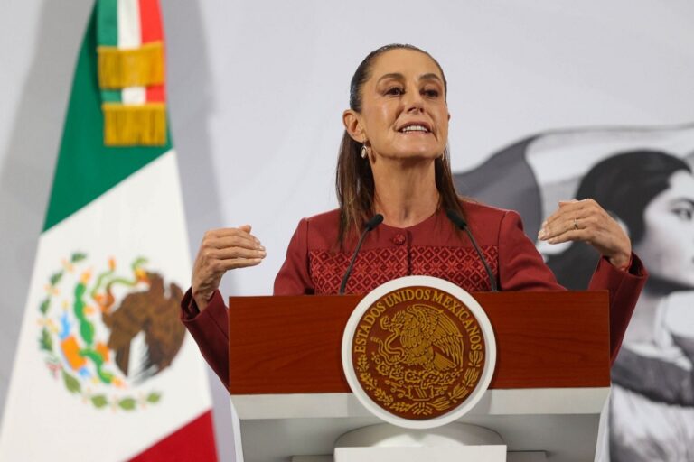 Sheinbaum encabeza mañanera desde hospital para mujeres y reafirma postura de soberanía en seguridad