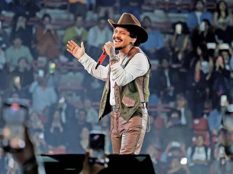 Nodal reaparece solo en San Marcos y desata rumores con inesperada canción