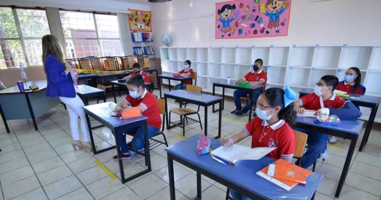 Ser maestro en México: vocación que no siempre alcanza para vivir dignamente