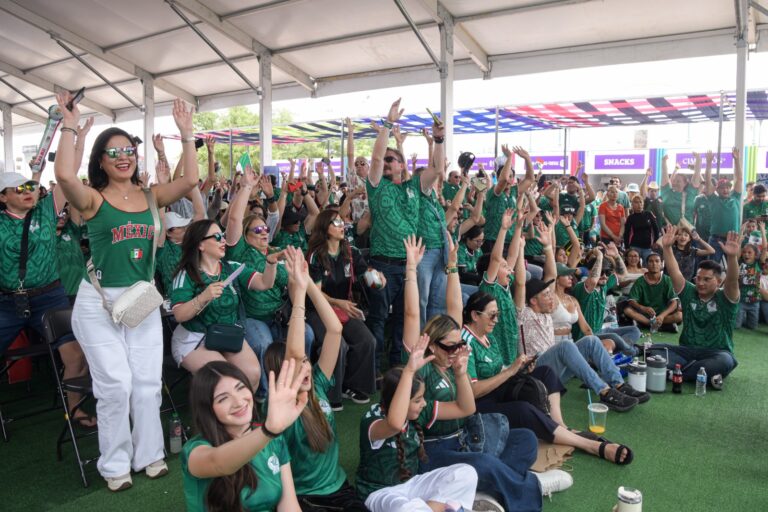 Se reúnen familias chihuahuenses en la Plaza del Ángel para vivir la Fiesta Mundialista 2026