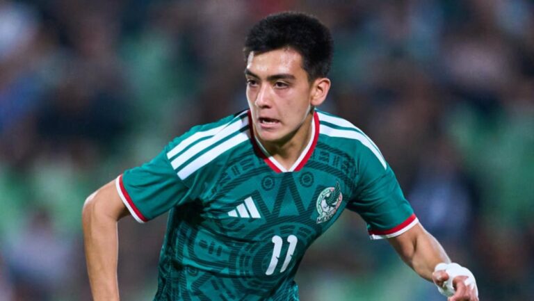 Gilberto Mora celebra otro triunfo: termina la preparatoria tras brillar con México en el Mundial 2026