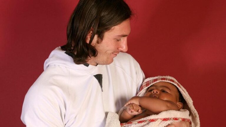 La foto que hoy tiene al mundo del fútbol hablando: Messi y Lamine Yamal, unidos por una imagen de hace 19 años