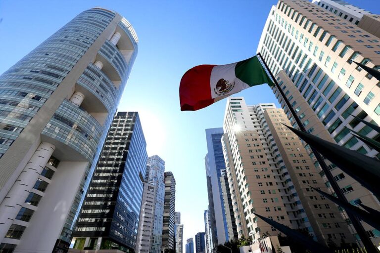 México se mantiene entre las economías de ingreso medio alto, pese a avances económicos