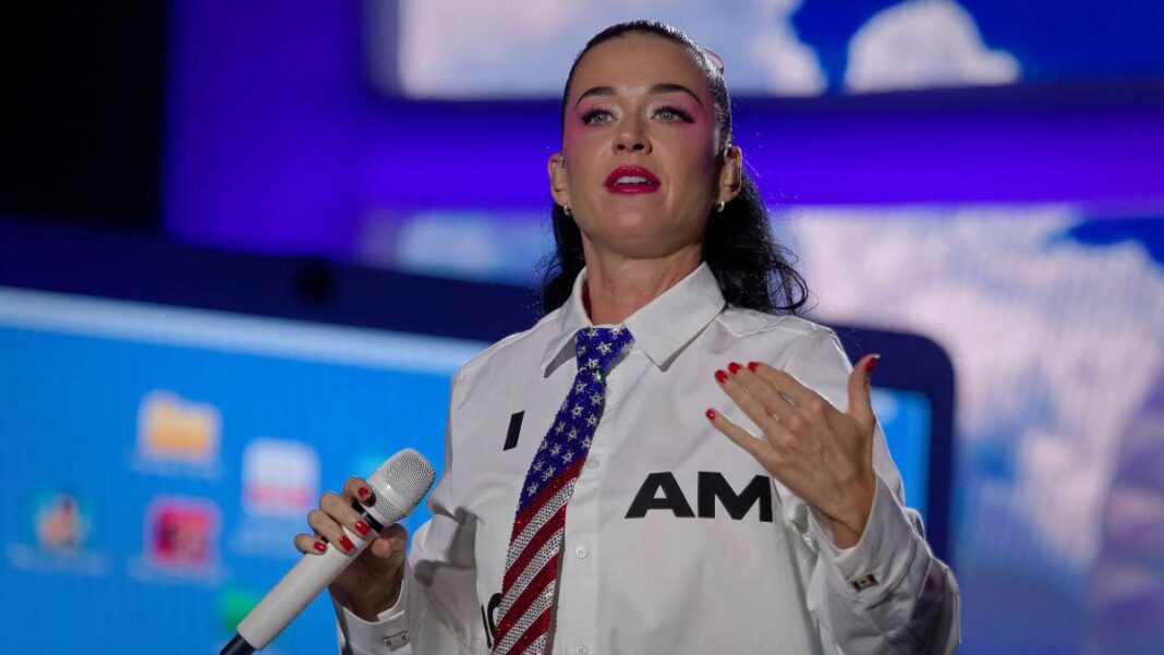 Katy Perry responde con una grosería en la Fenapo tras no entender el grito del público