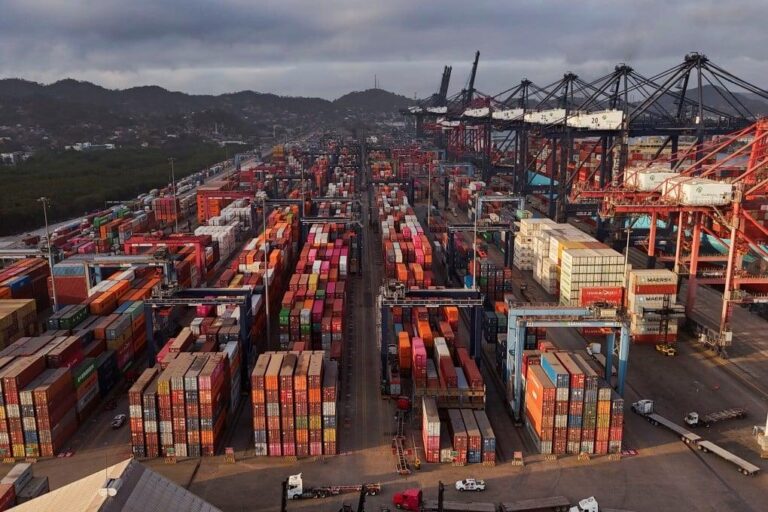 Exportaciones mexicanas se disparan en agosto y logran saldo comercial positivo