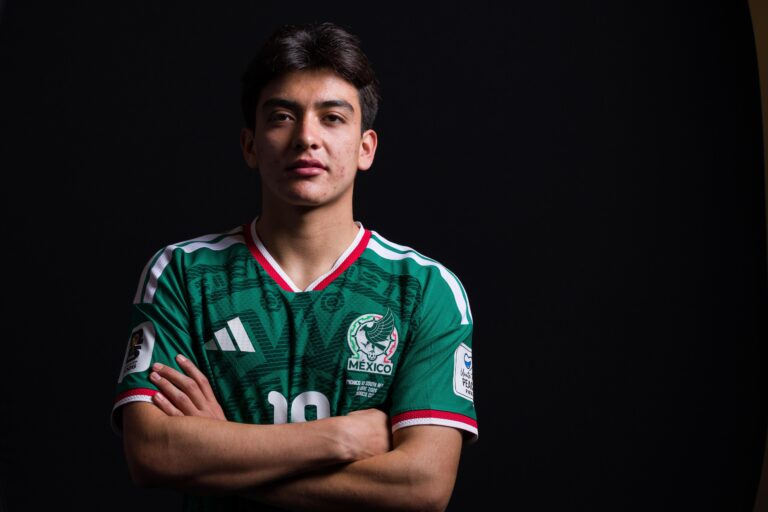 Gilberto Mora recibe el histórico número 10 de la Selección Mexicana