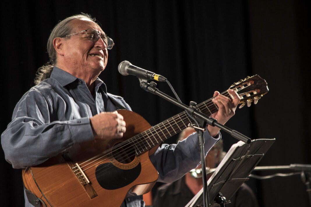 Fallece Gabino Palomares, voz emblemática de la canción de protesta en México
